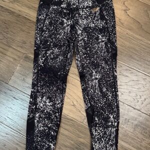 New Balance Women's Medium NB Black White Print Athletic Leggings‎ Mesh Panels